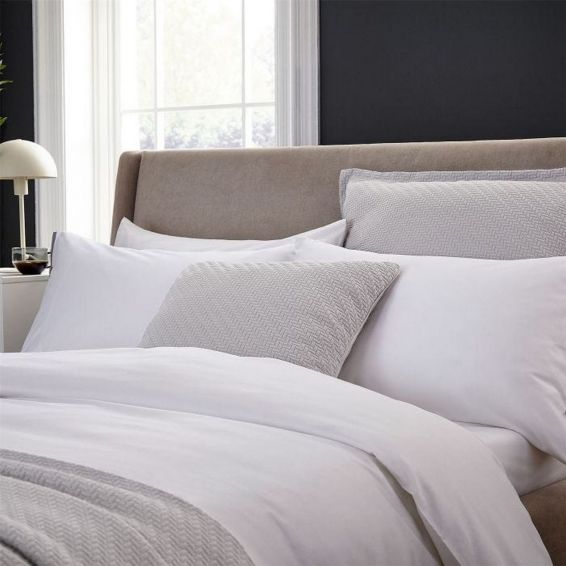 Komoro Plain Ribbon Piping Cotton Bedding in White Grey