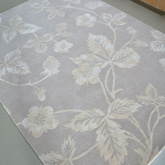 Wild Strawberry Rugs 38201 by Wedgwood