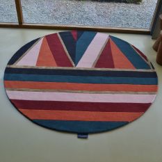 Sahara Round Rugs 56105 by Ted Baker in Burgundy