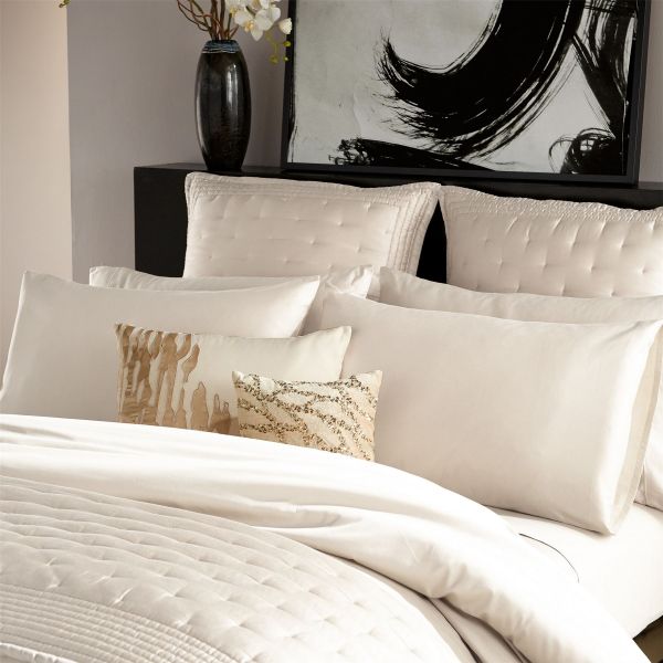 Donna Karan Essential Silk Filled Bedspread Throw Blanket in Ivory White