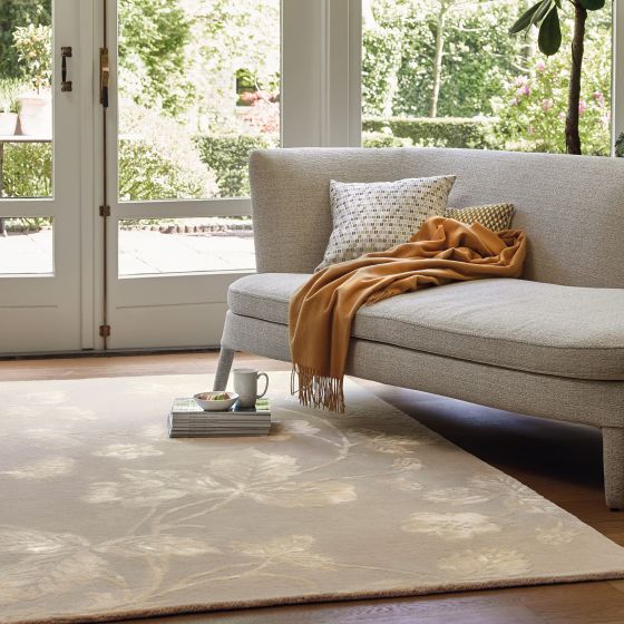 Wild Strawberry Rugs 38201 by Wedgwood