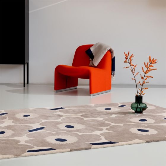 Unikko Handtufted Wool Floral Rugs 132401 by Marimekko in Greige