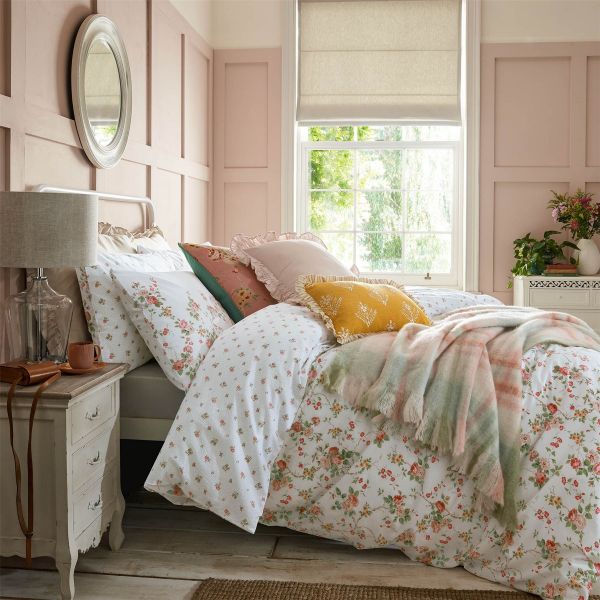 Mountney Gardens Bedding by Laura Ashley in Antique Pink