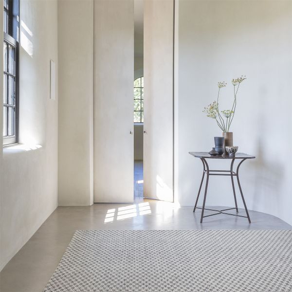 Rhythm Rugs 248 001 101 in black white by Ligne Pure